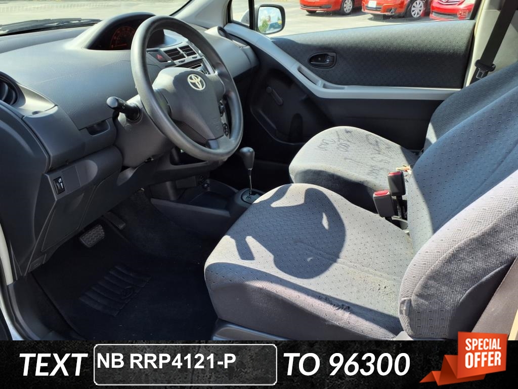 2009 Toyota Yaris Base photo 3