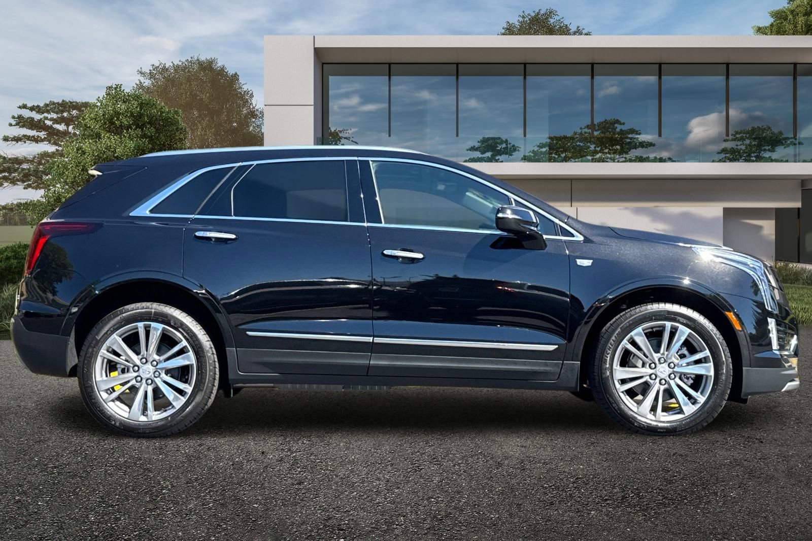 2025 Cadillac XT5 Premium Luxury photo 2