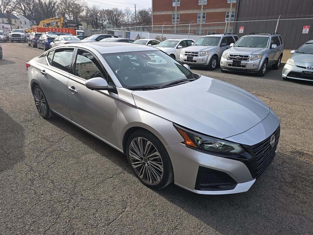 2023 Nissan Altima SL's photo