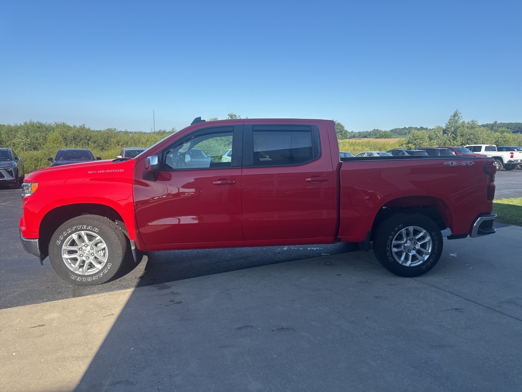 2022 Chevrolet Silverado 1500 LT photo 4