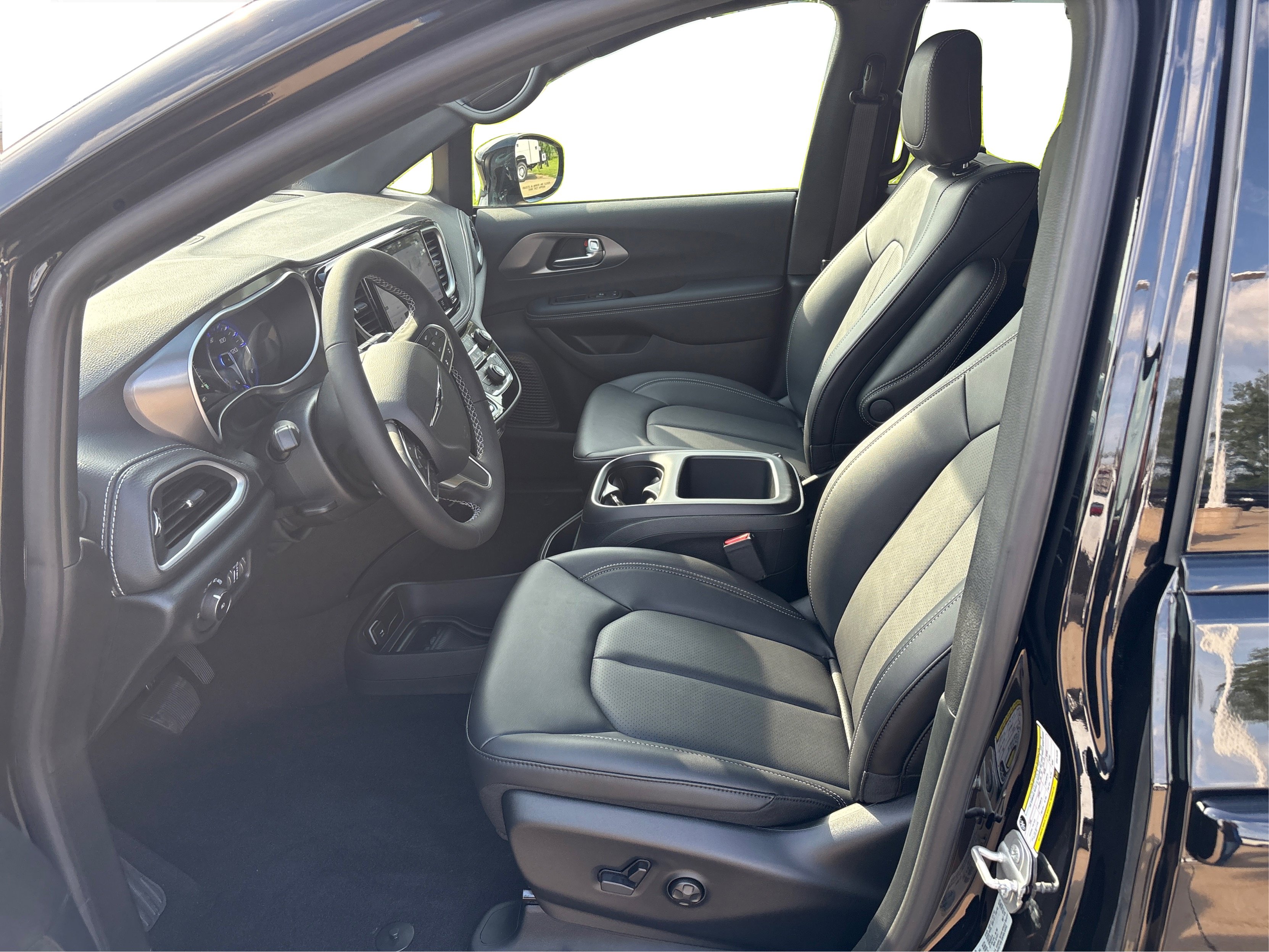 2025 Chrysler Pacifica photo 9