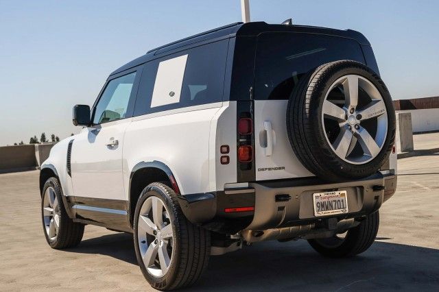 2024 Land Rover Defender 90 X-Dynamic SE photo 3