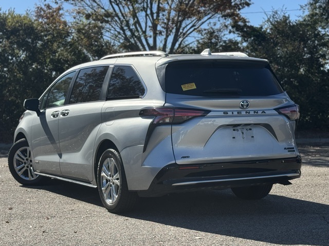 2021 Toyota Sienna Platinum photo 4