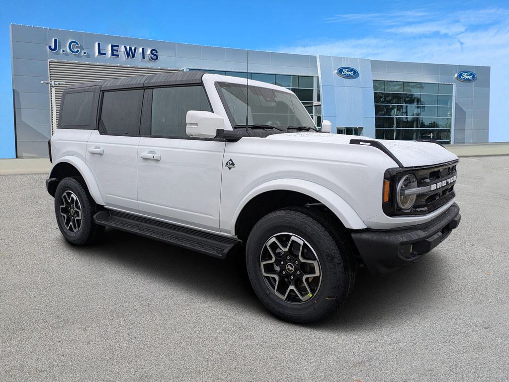 2025 Ford Bronco 4-Door Outer Banks's photo