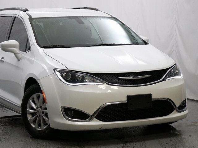 Used 2017 Chrysler Pacifica Touring-L with VIN 2C4RC1BG8HR832864 for sale in Arlington Heights, IL