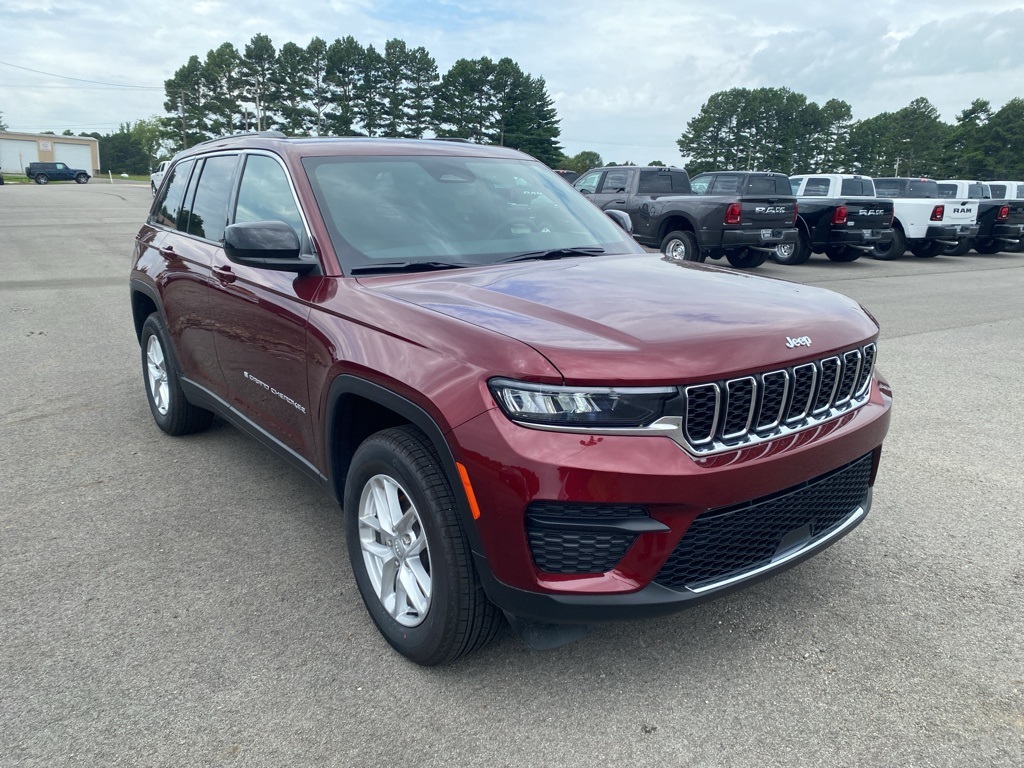 2025 Jeep Grand Cherokee Laredo X photo 3