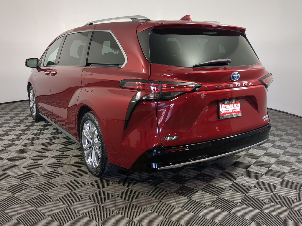 2021 Toyota Sienna Limited photo 2