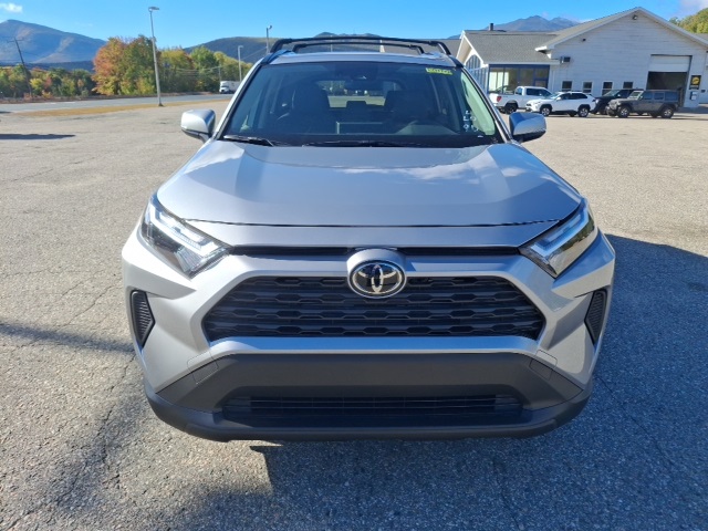 2025 Toyota RAV4 Hybrid XLE photo 5