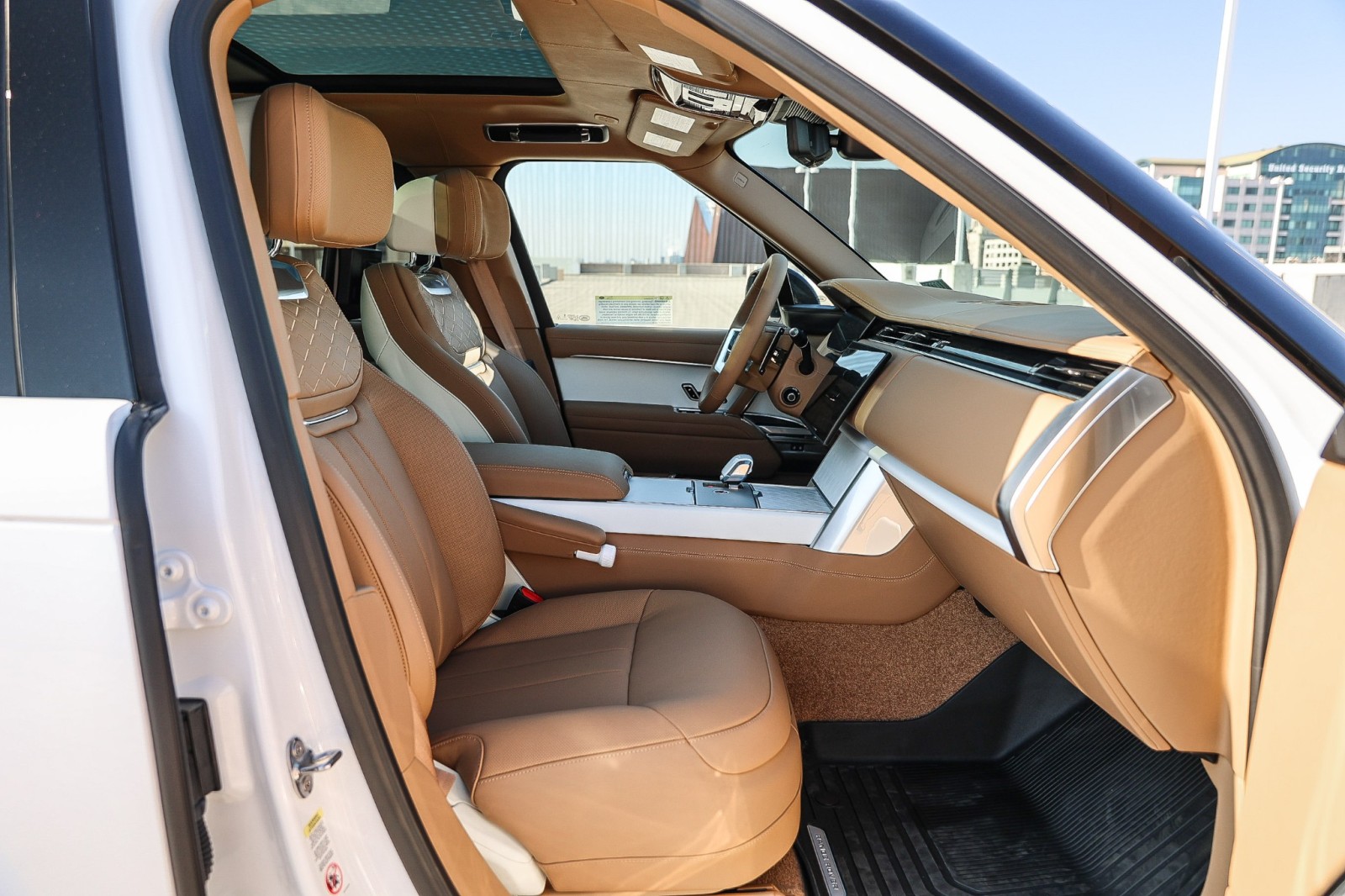 2025 Land Rover Range Rover SV photo 16