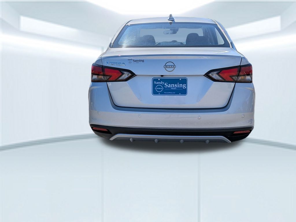 2025 Nissan Versa 1.6 SV photo 3