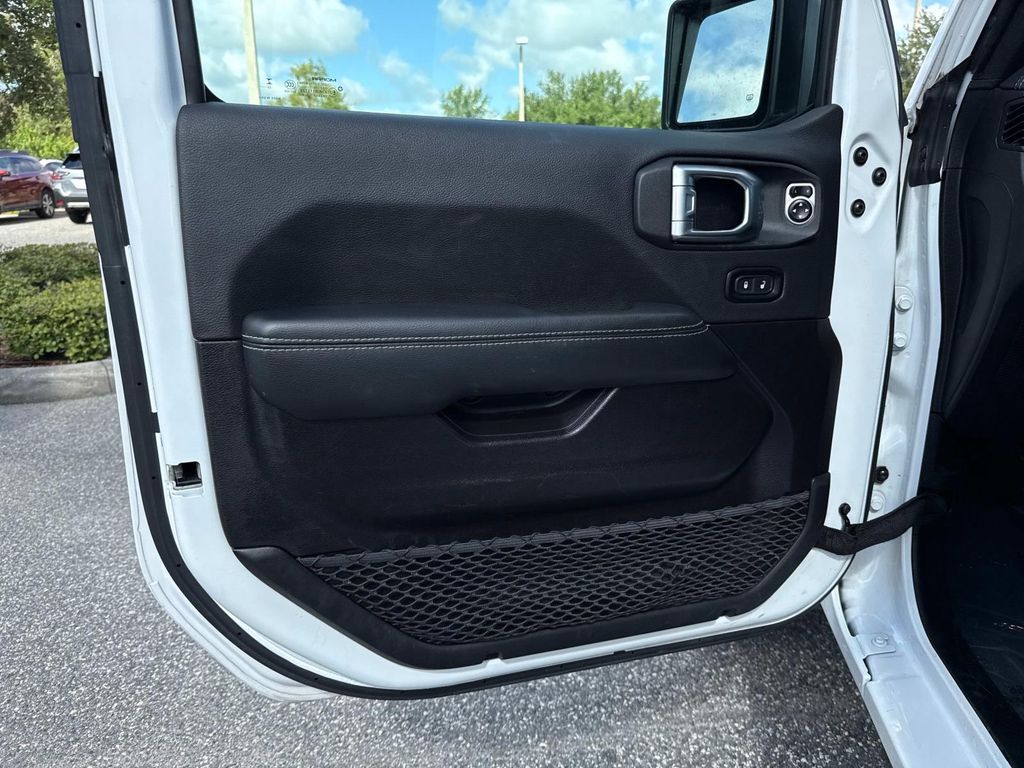 2023 Jeep Gladiator Overland photo 18