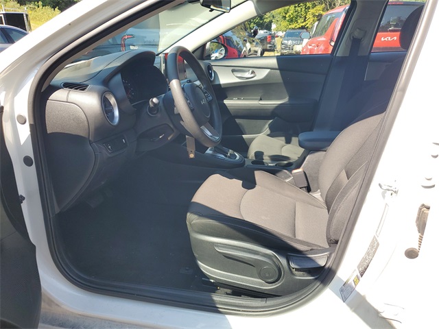 2023 Kia Forte LXS photo 9