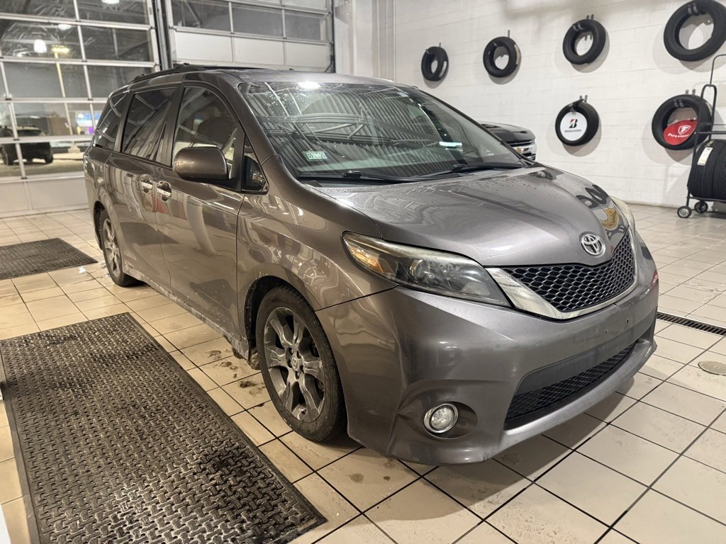 2015 TOYOTA SIENNA - Image 2