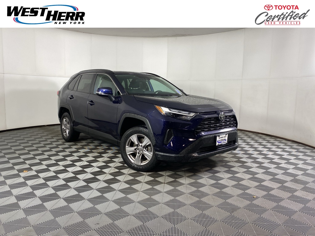 2022 Toyota RAV4 XLE's photo