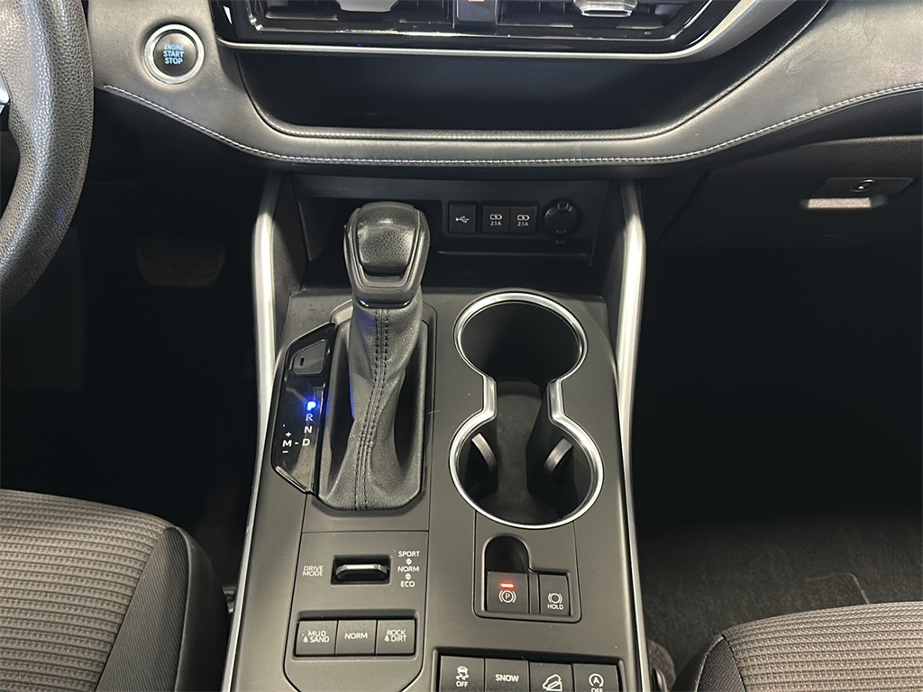 2021 Toyota Highlander L photo 9