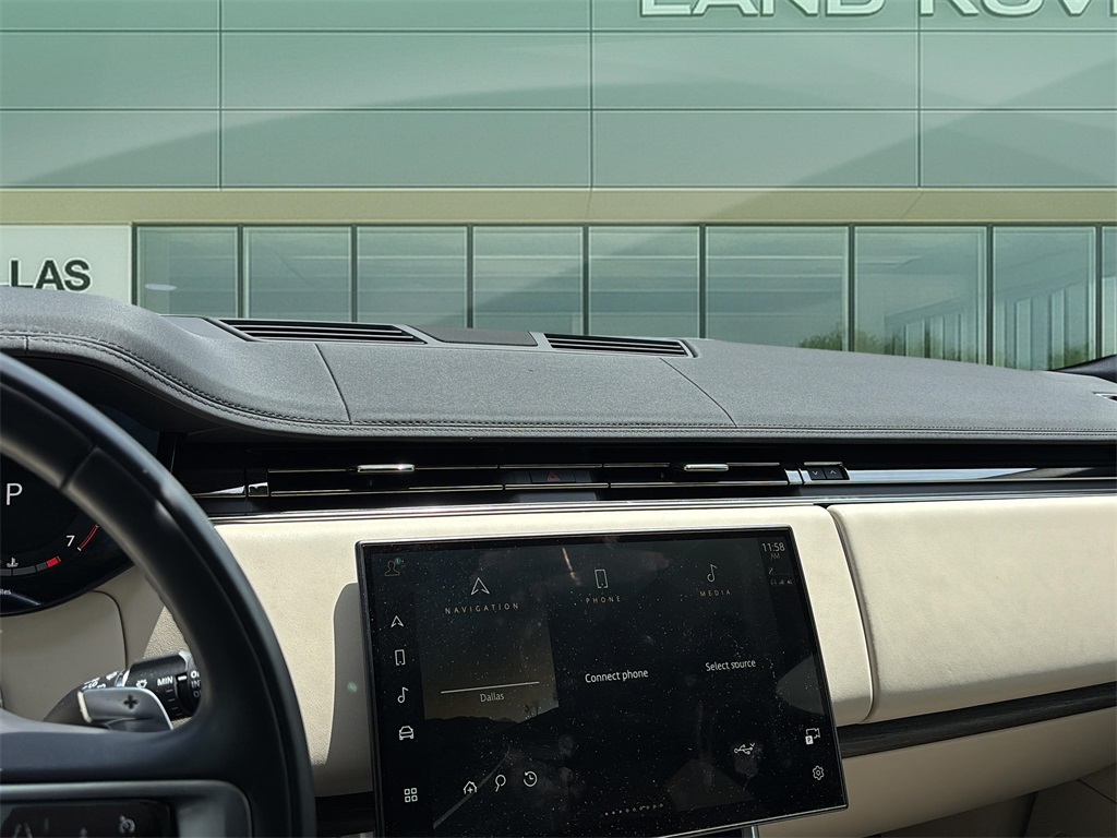 2023 Land Rover Range Rover SE photo 11