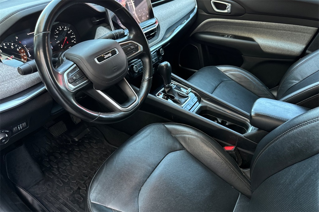 2022 Jeep Compass Latitude Lux photo 11