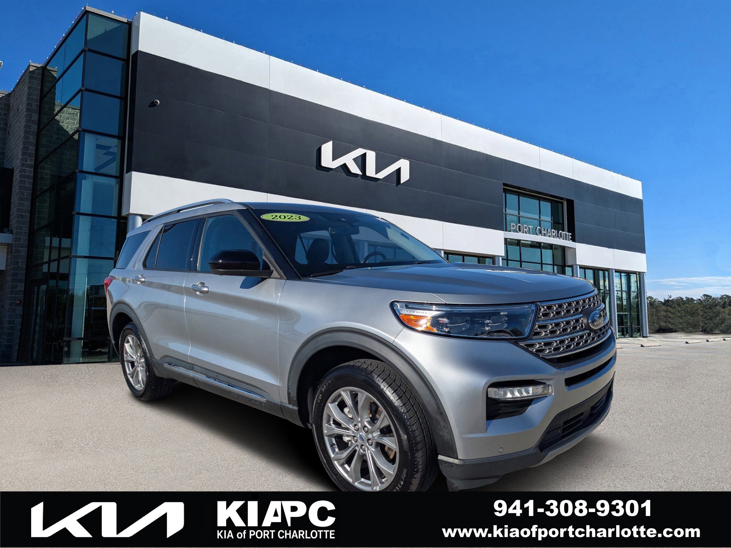 2023 Ford Explorer Limited's photo