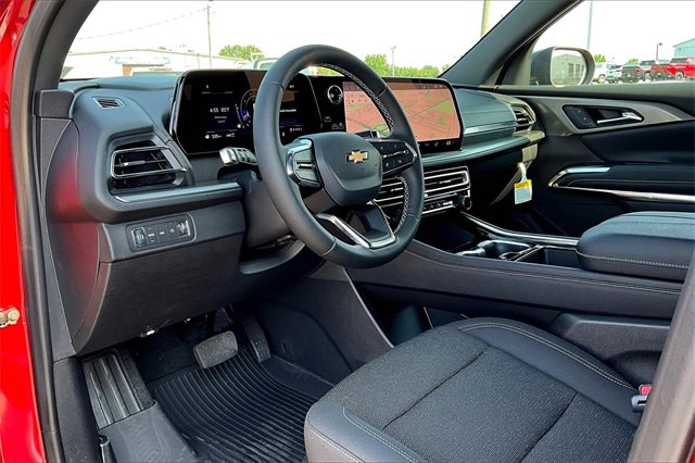 2025 Chevrolet Traverse photo 8