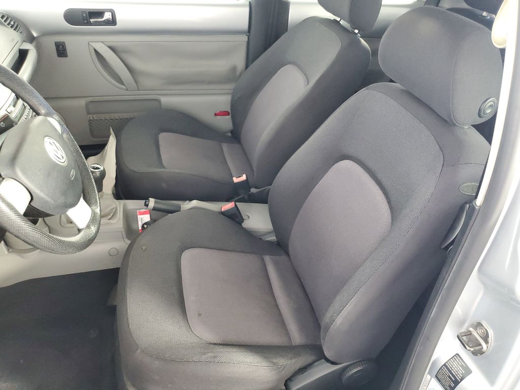 Used 2003  Volkswagen GL image 13