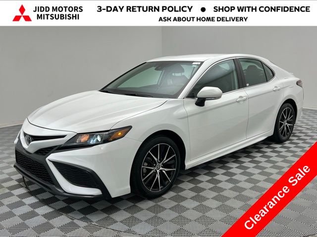 2024 Toyota Camry SE's photo