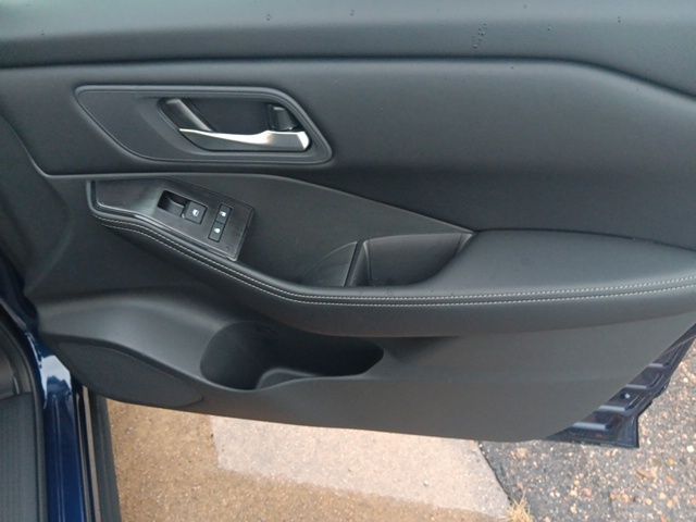 2026 Nissan Rogue SV photo 23