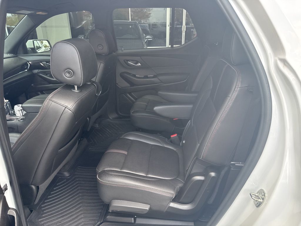 2023 Chevrolet Traverse RS photo 2