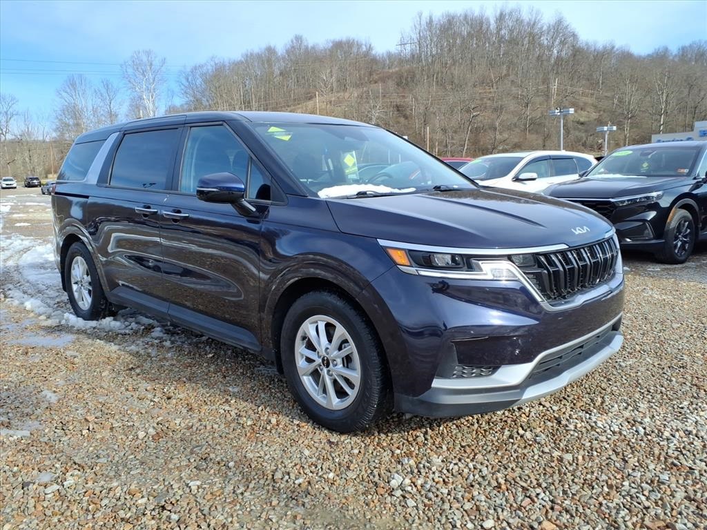 2024 Kia Carnival LX's photo