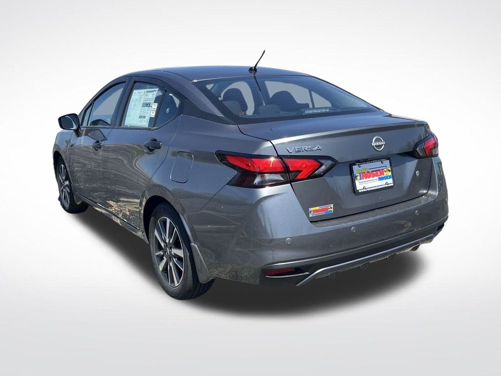 2025 Nissan Versa 1.6 S photo 2