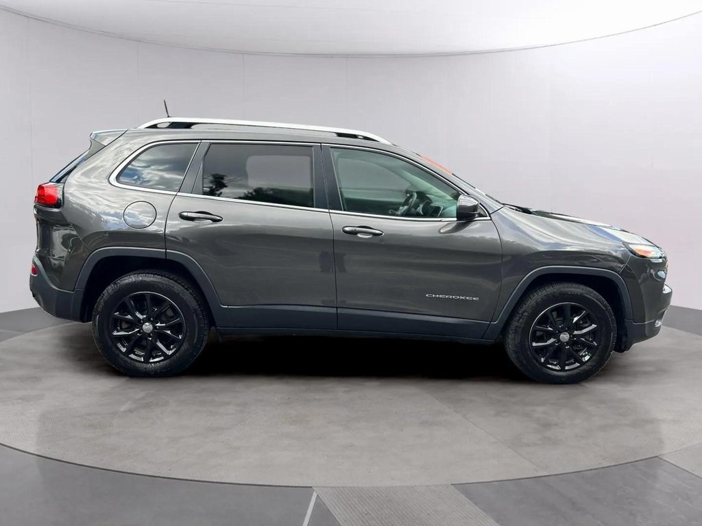 Used 2018 Jeep Cherokee Latitude Plus with VIN 1C4PJMLB6JD530712 for sale in Greenfield, WI
