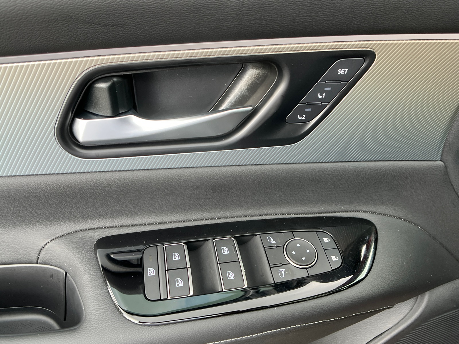 2025 Nissan Murano SL photo 10