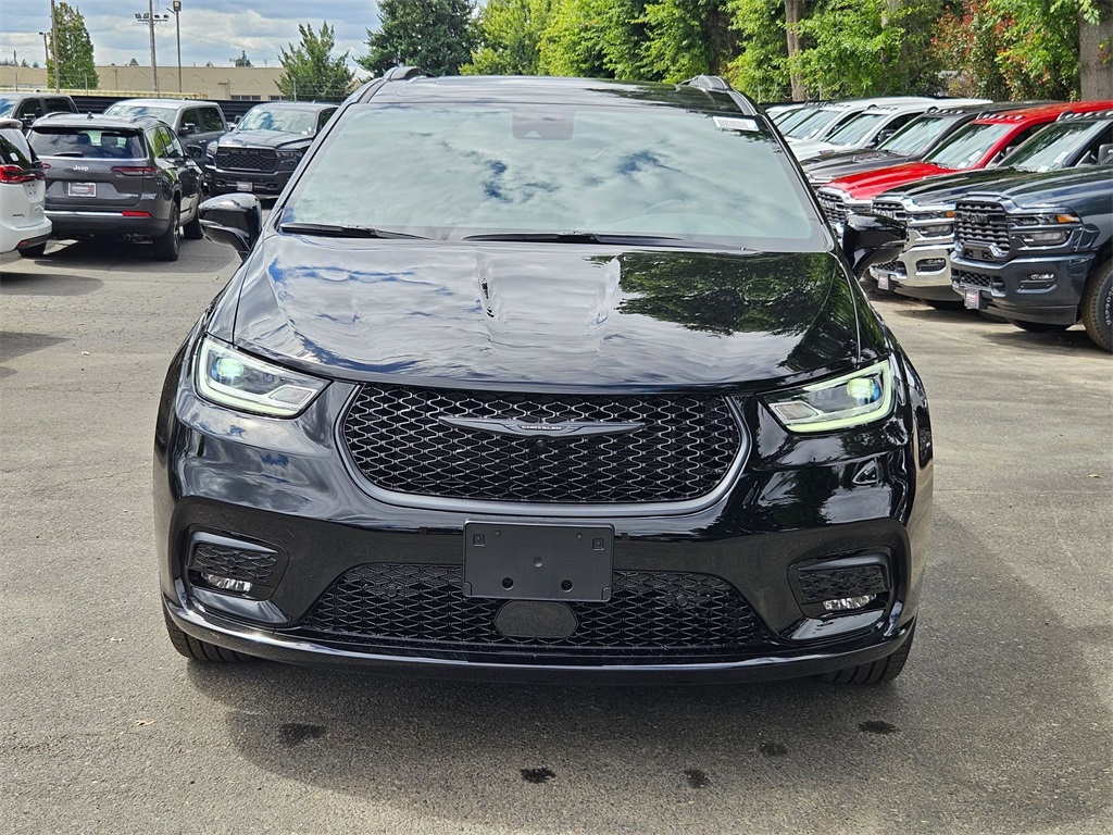2025 Chrysler Pacifica Limited photo 2