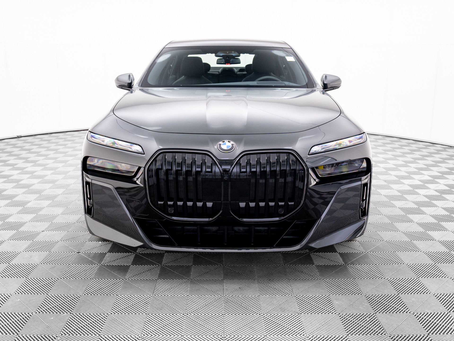 New 2025 Dravit Grey Metallic BMW 760i xDrive image 9