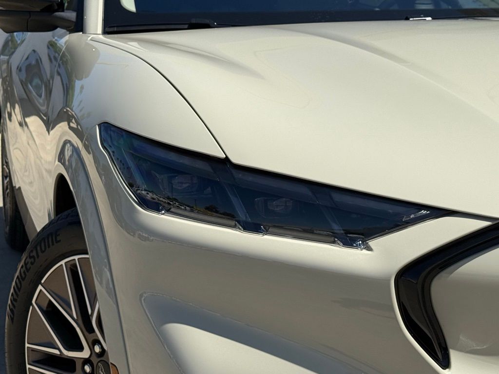 2025 Ford Mustang Mach-E Premium photo 3