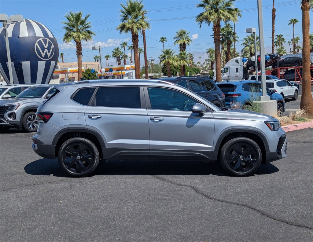 2025 Volkswagen Taos SE photo 2