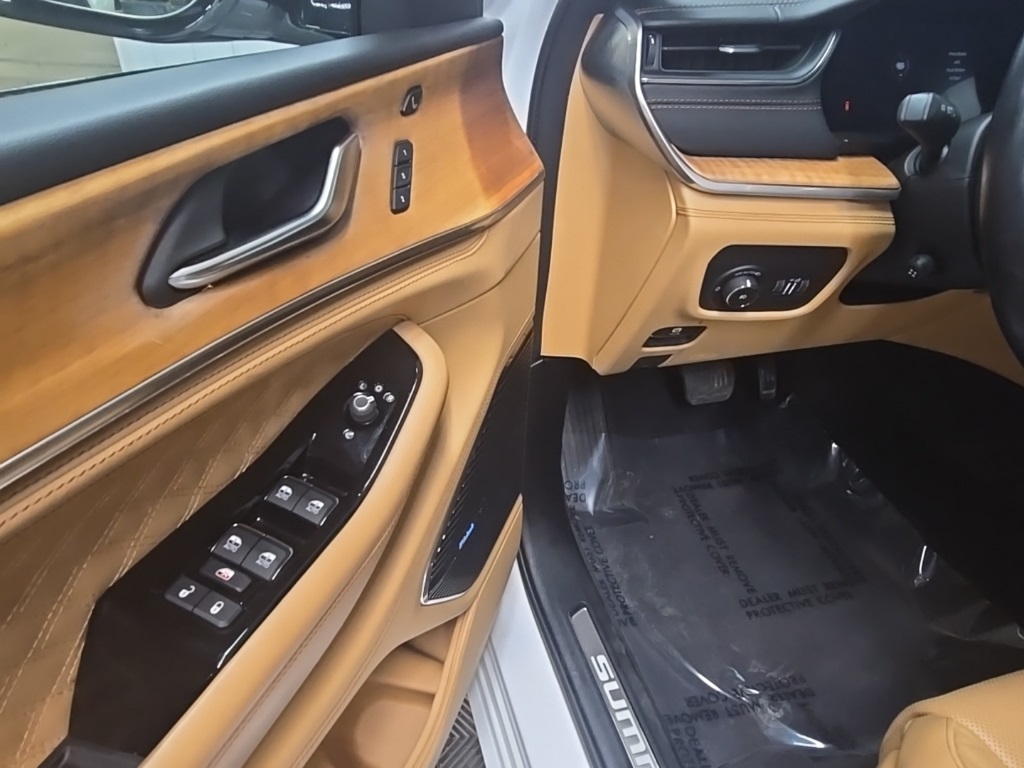 2021 Jeep Grand Cherokee L Summit Reserve photo 28