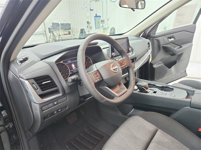 2025 Nissan Rogue SV photo 17