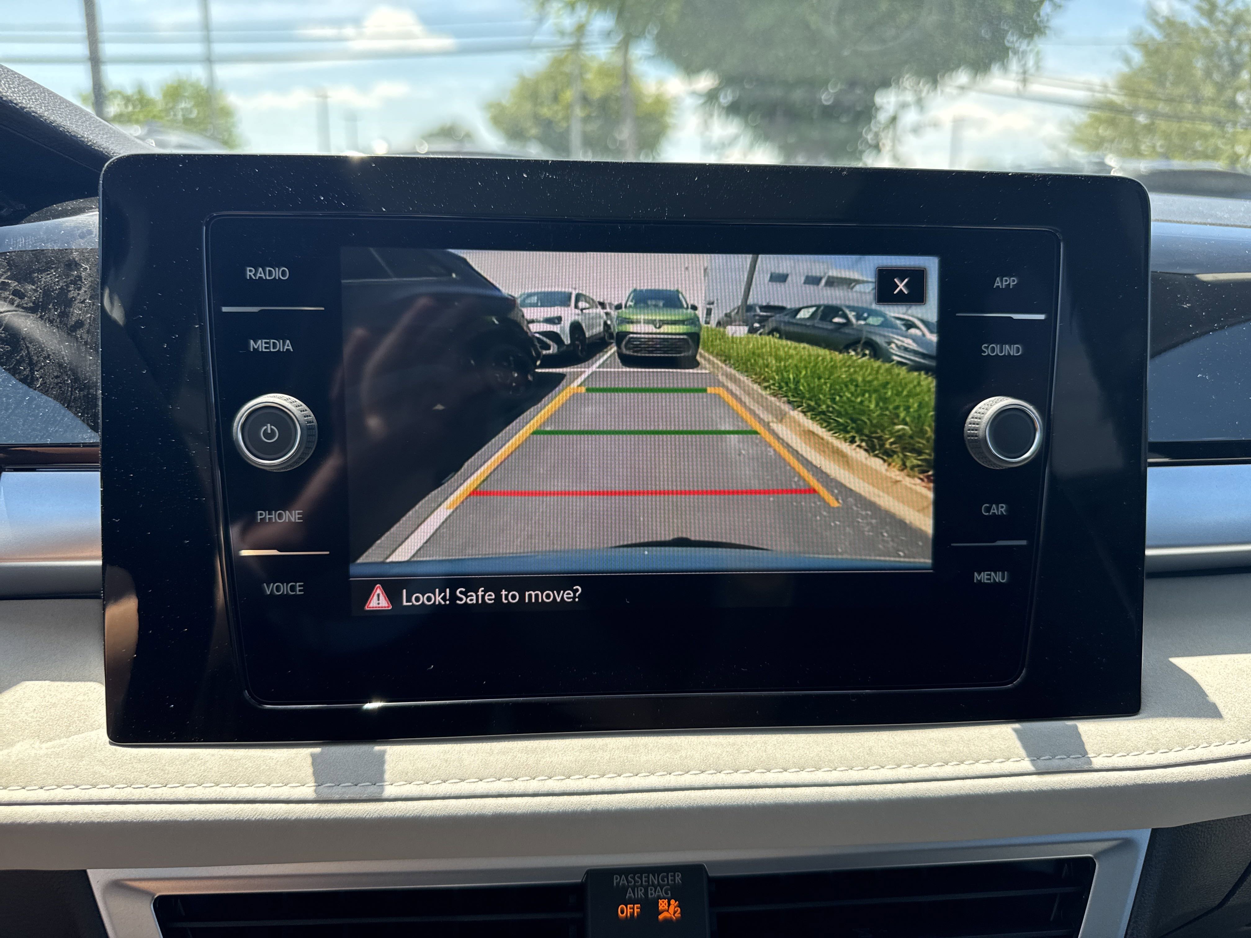 2025 Volkswagen Taos SE photo 10