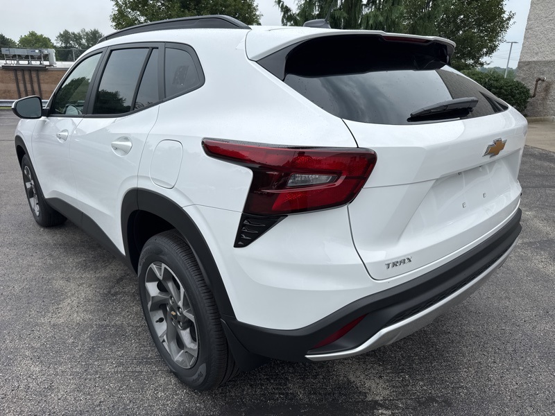 2025 Chevrolet Trax LT photo 5