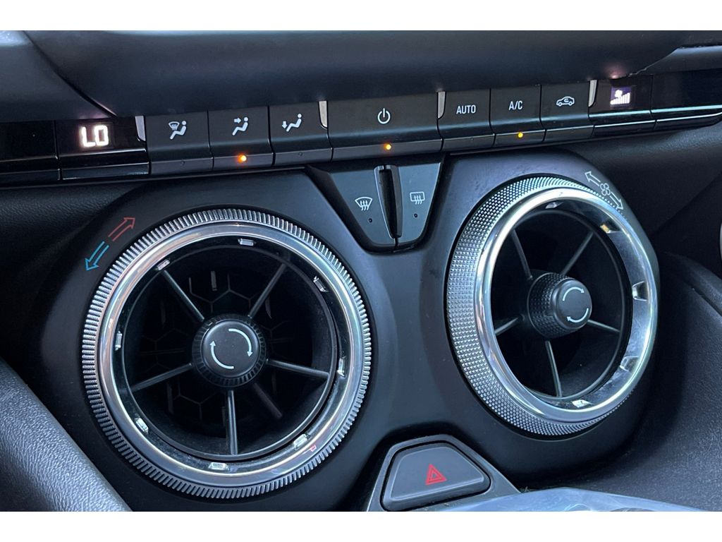 2017 Chevrolet Camaro 1LT photo 26