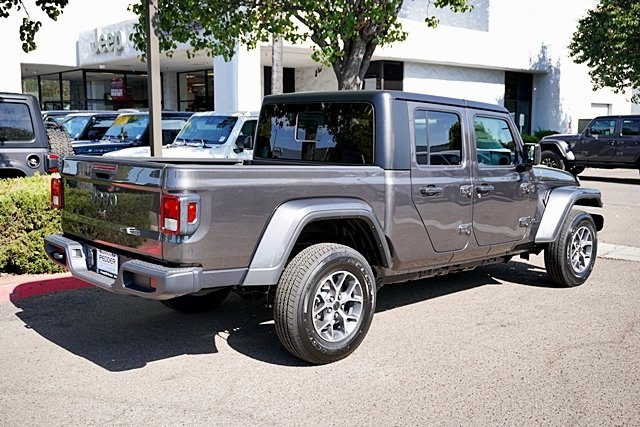 New 2025 Granite Crystal Metallic Clear-Coat Exterior Paint Jeep Sport S image 9