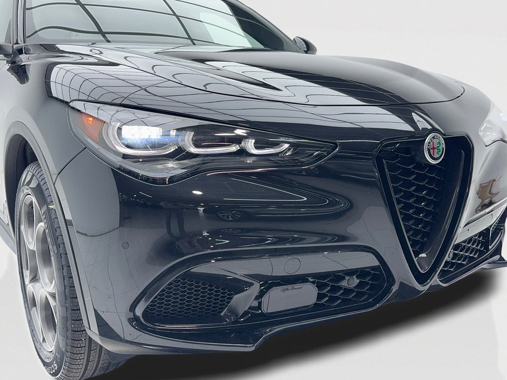 2025 Alfa Romeo Stelvio Sprint Base photo 3