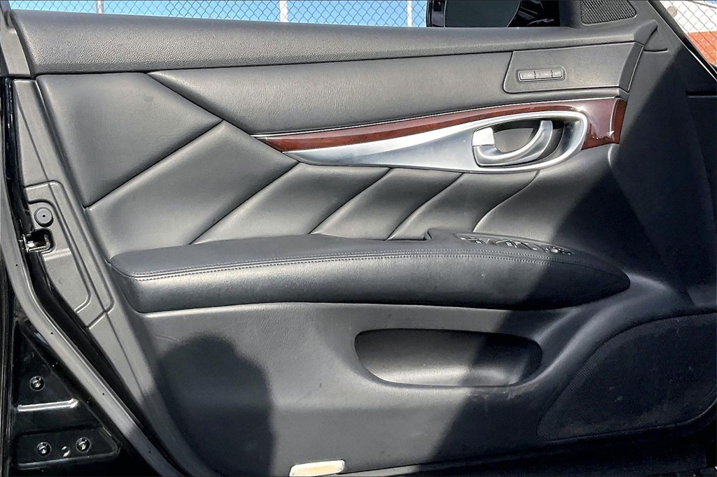 2019 INFINITI Q70 - Image 21