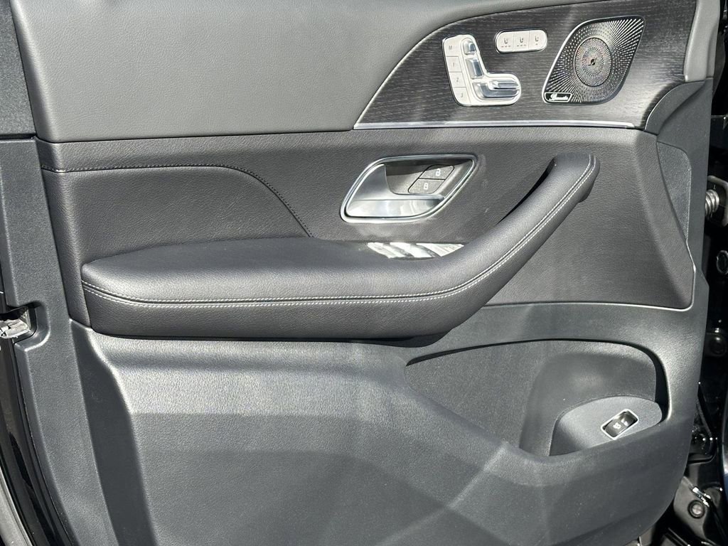 2025 Mercedes Benz GLS 450 4MATIC photo 8