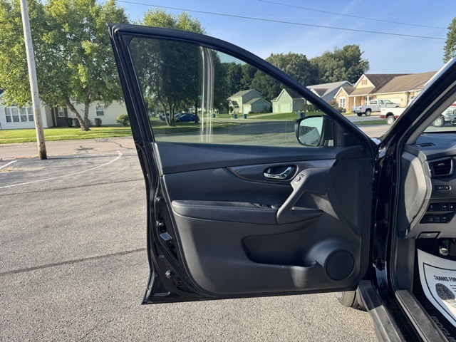 2018 Nissan Rogue SV photo 9