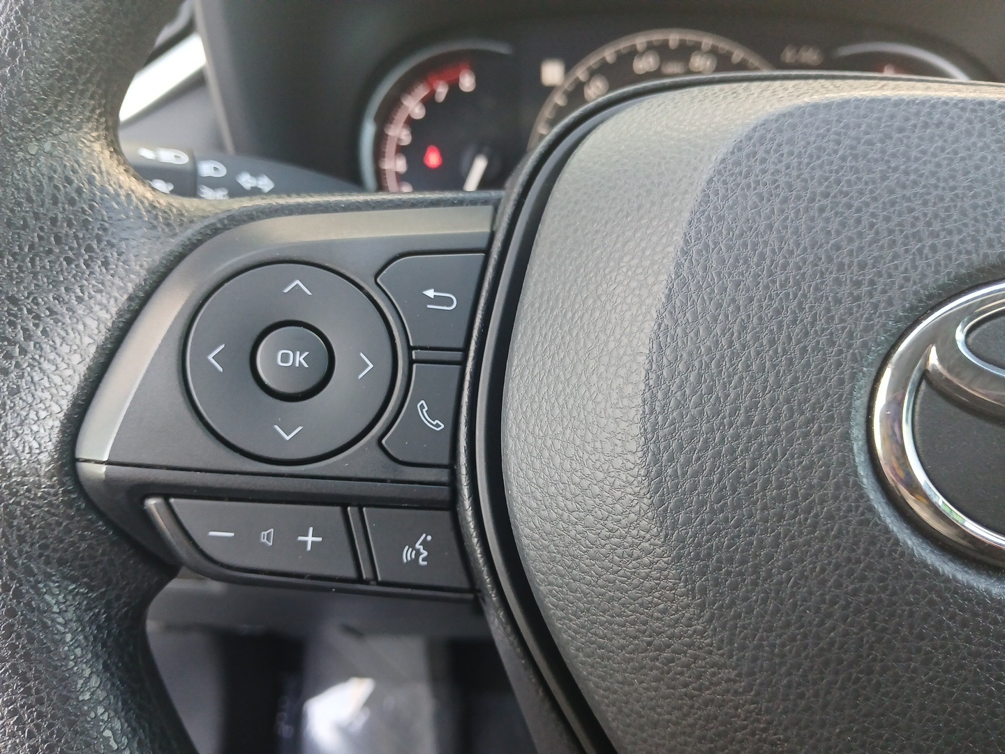 2024 Toyota RAV4 LE photo 16