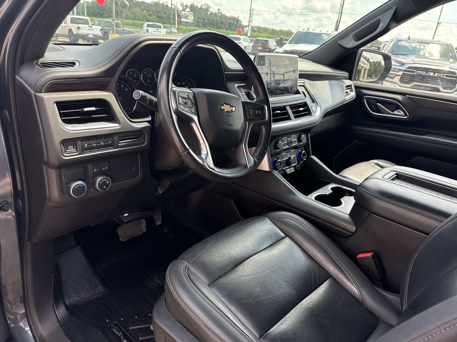 2021 Chevrolet Suburban LT photo 14