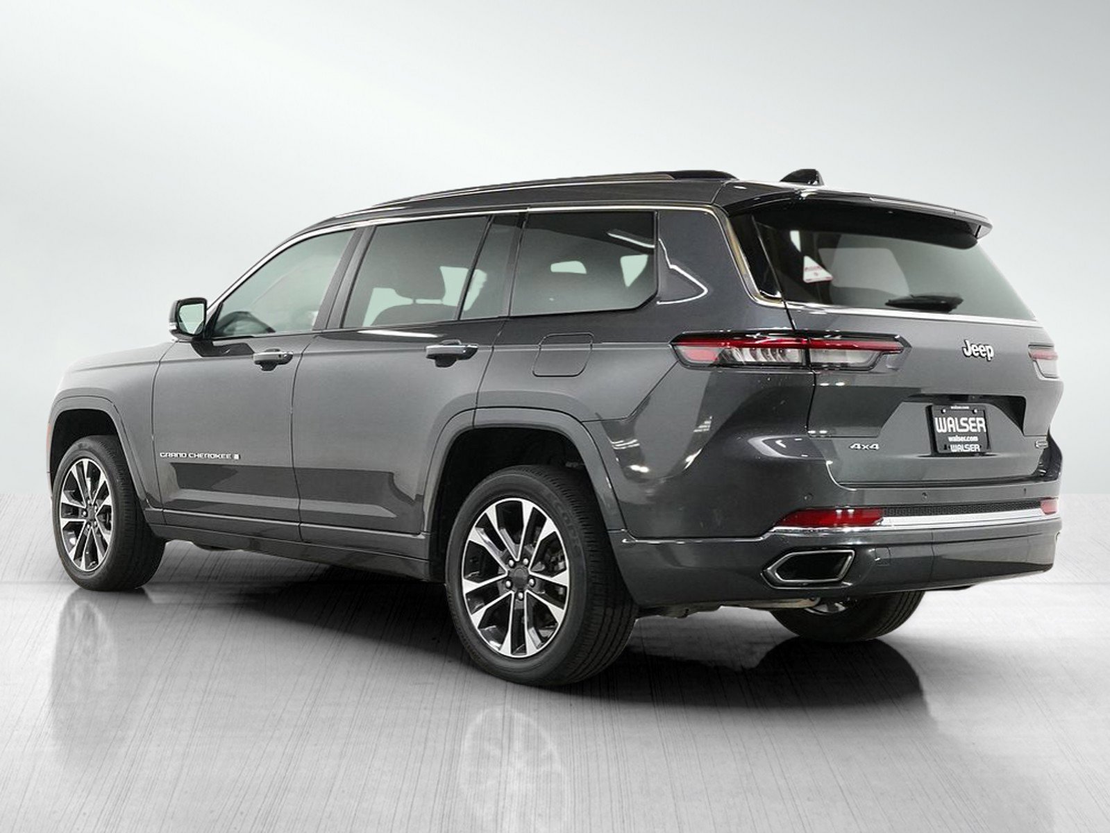 2023 Jeep Grand Cherokee Overland photo 3