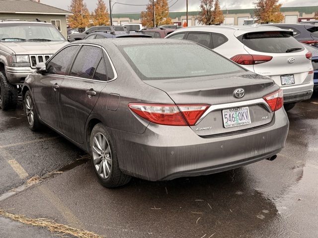 2016 Toyota Camry XLE photo 2
