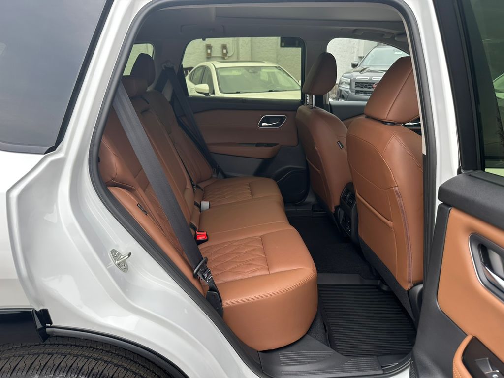 2026 Nissan Rogue Platinum photo 25